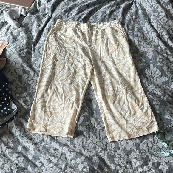 Belle Beach by Kim Gravel Floral Patterned Capri Pants - Picture 1 of 6